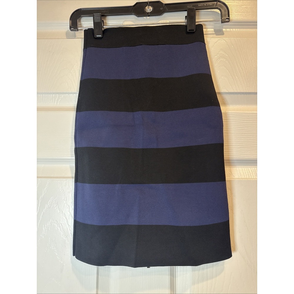 BCBG Maxazaria Black and Blue Stripped Mid Length Skirt Size XS Pre-Owned Zipper